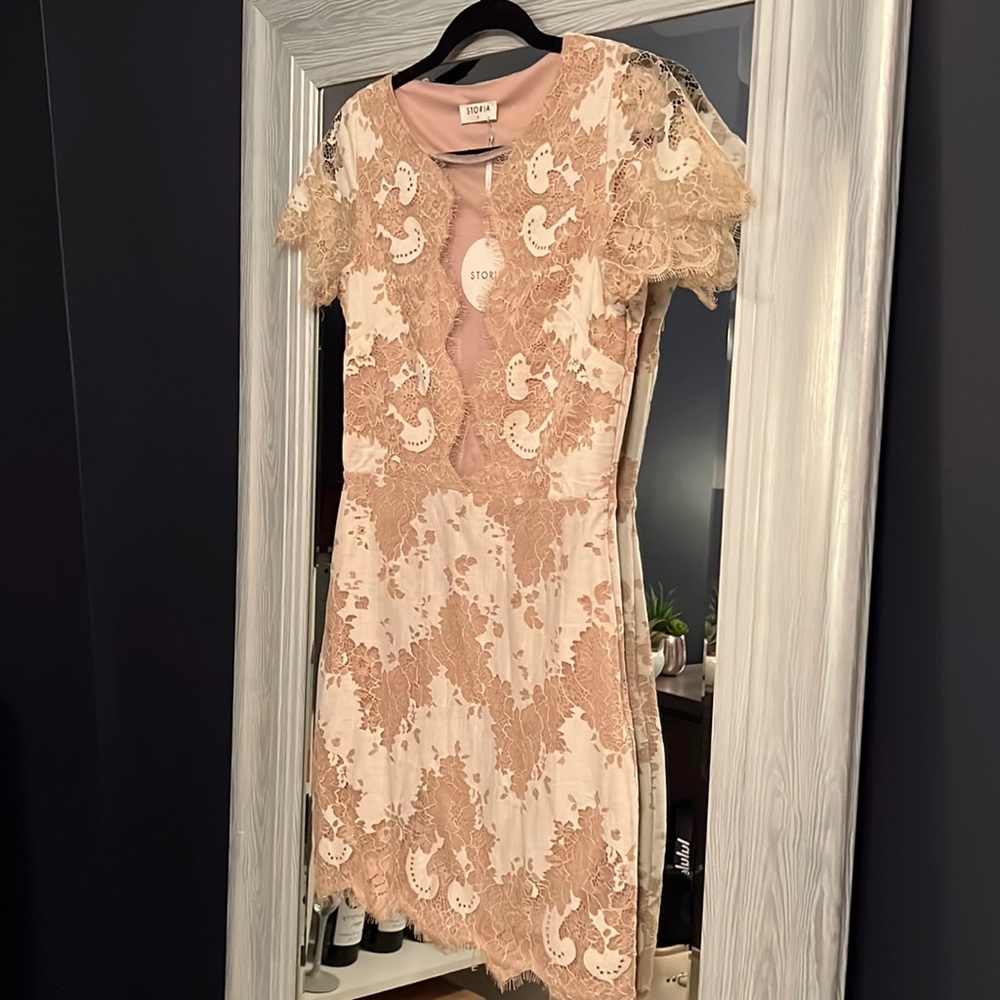 Storia NWT Lace Dress Cream/Nude